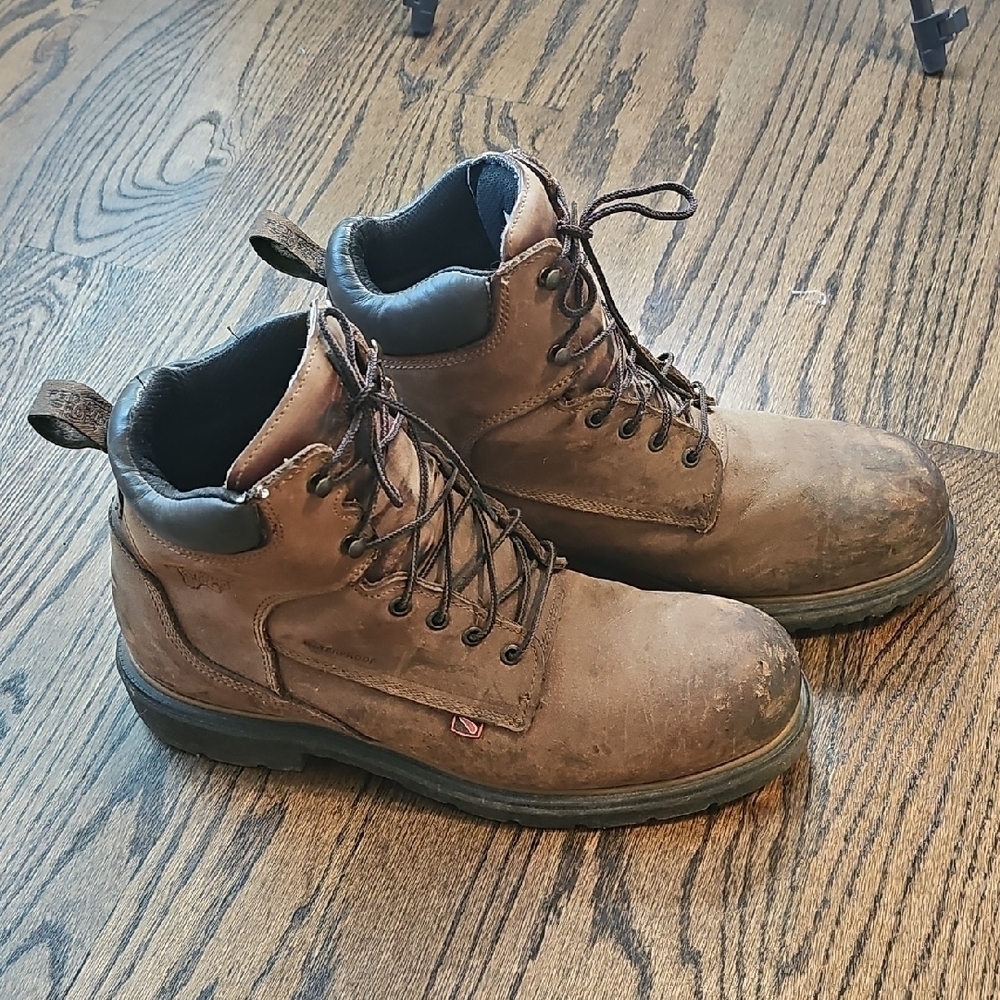 Red Wing Dynaforce Men's 6-Inch Waterproof Safety Toe Leather Work Boot 4215